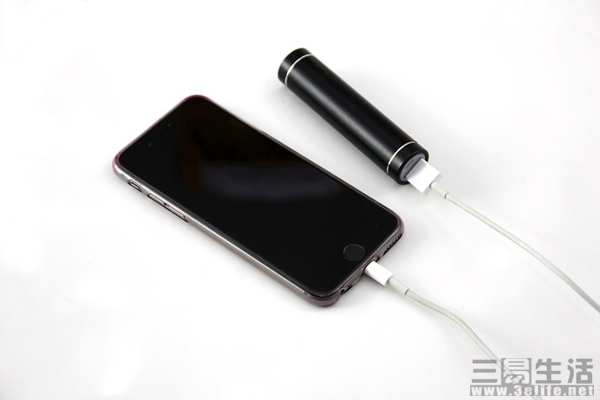 iphone 充电宝 充电 移动电源 电池.jpg